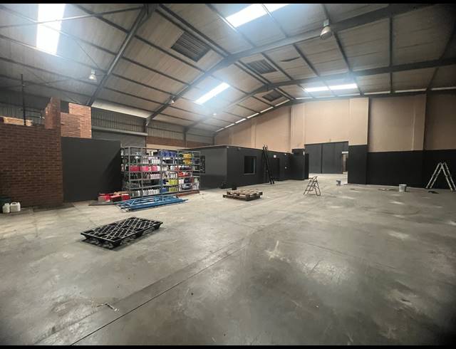 1,300M² WAREHOUSE TO LET IN ALRODE SOUTH